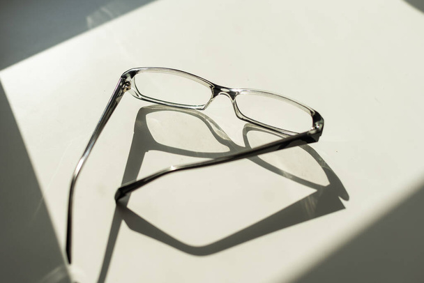 Óculos pretos isolados em backgound branco - Foto, Imagem