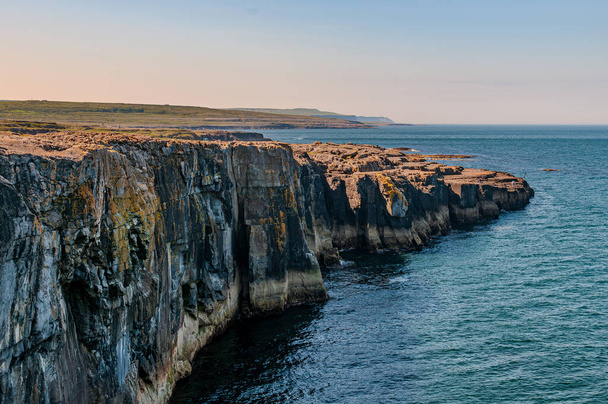 Národní park Burren je chráněné území v Irsku o rozloze 1673 hektarů státem vlastněné půdy jihovýchodně od Burrenu. - Fotografie, Obrázek