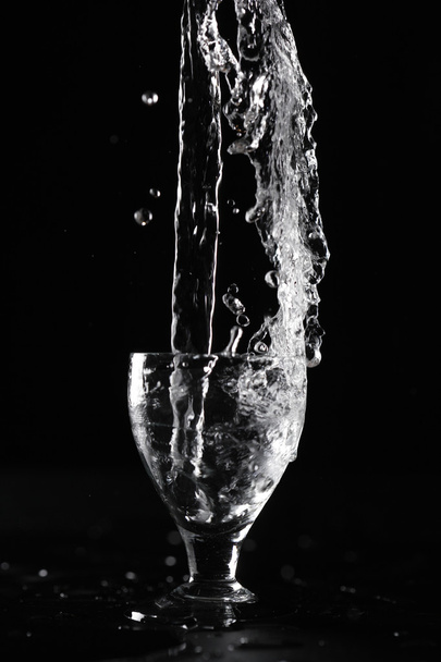 Залить водой с плесенью
 - Фото, изображение