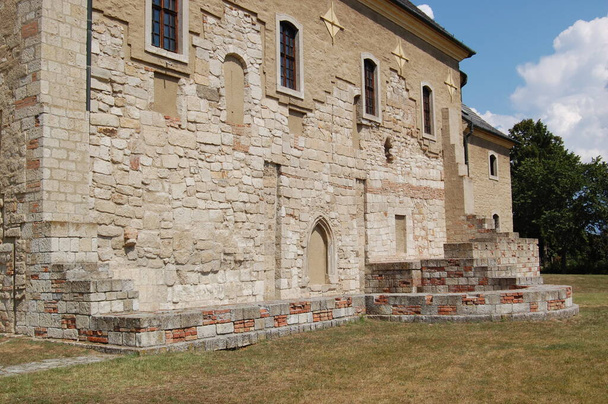 gyönyörű templom a magyar faluban - Fotó, kép
