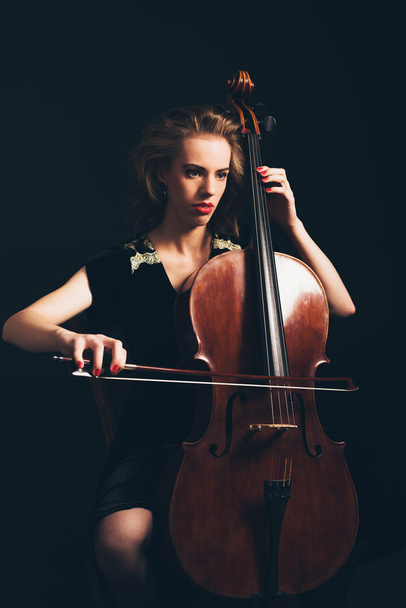 Žena hrající klasický koncert - Fotografie, Obrázek