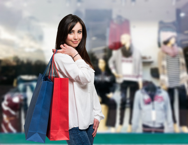 Mujer sosteniendo bolsas de compras
 - Foto, Imagen