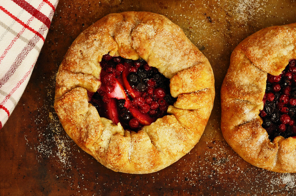 Homemade galette with apples and berry mix - Zdjęcie, obraz