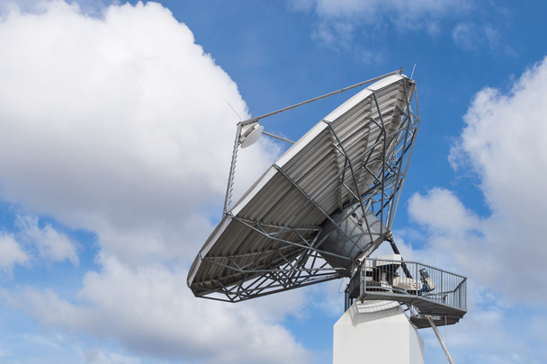 Grande radar parabolica antenna radio globale flusso di dati di informazione
 - Foto, immagini