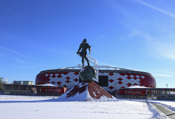 Estadio de fútbol Spartak Arena de apertura y un monumento al gladiador Spartacus
 - Foto, Imagen