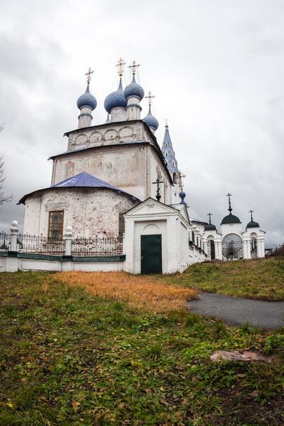 White stone church at Palekh - Valokuva, kuva