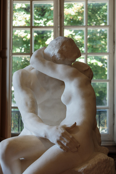 Párizs - Rodin Múzeum. Szobra a csók - Fotó, kép
