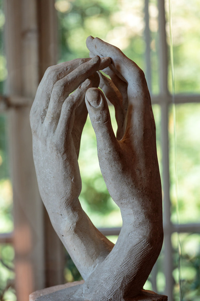 Parijs - Museum Rodin. Sculptuur op de kathedraal - Foto, afbeelding