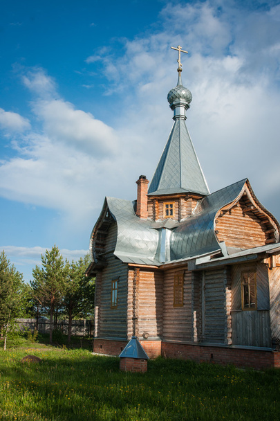 Small wooden church at Sergeevo - Φωτογραφία, εικόνα