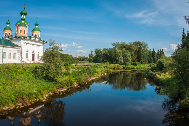 White church on the bank of the river - Valokuva, kuva