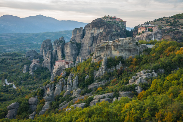 View of the mountains and monasteries of Meteora - Foto, immagini
