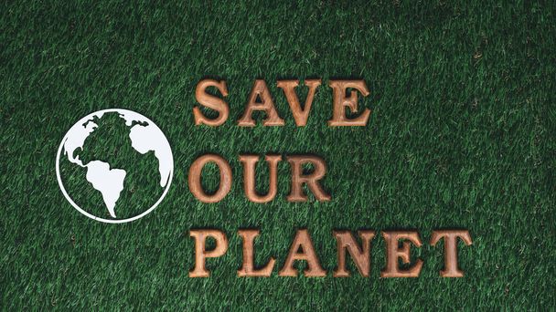 Eco-Awareness-Kampagne für Earth Day-Konzept Schaufenster Botschaft in Save Earth auf biophilen grünen Hintergrund angeordnet. Konzept der ökologischen sozialen Governance für eine nachhaltige und umweltfreundlichere Zukunft. - Foto, Bild