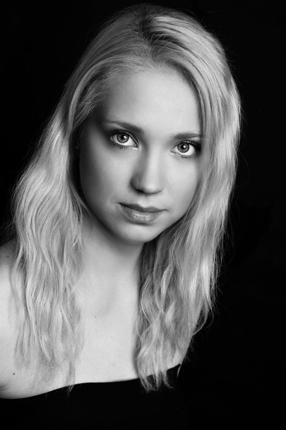Портрет красивой блондинки-модели
 - Фото, изображение
