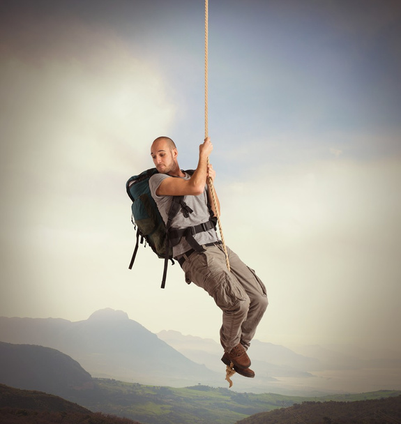 Explorador pendurado em uma corda
 - Foto, Imagem