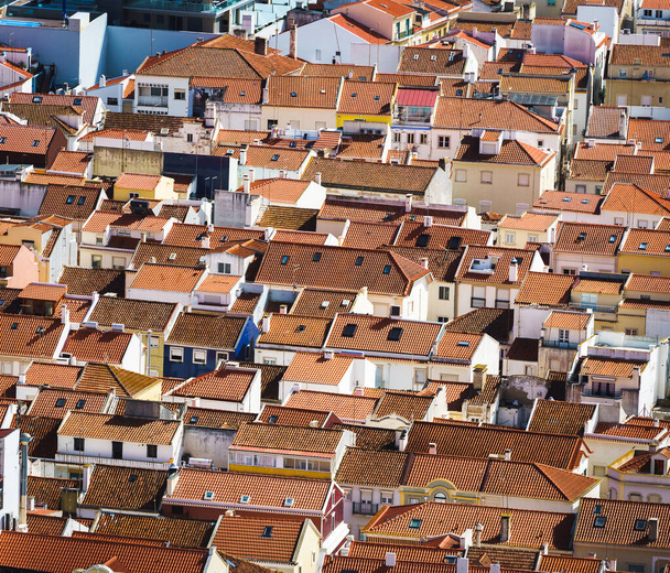 Вид зверху на Назаре, Португалія, красиві білі будинки з черепичними дахами. - Фото, зображення