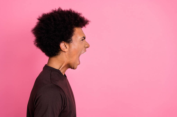 Side profile photo of aggressive funny young man in brown shirt screaming information announcement isolated on pink color background. - Φωτογραφία, εικόνα