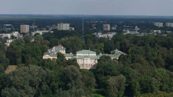 Hermoso paisaje Museo del Palacio de Czartoryski Pulawy Vista aérea Polonia. Imágenes de alta calidad 4k - Metraje, vídeo
