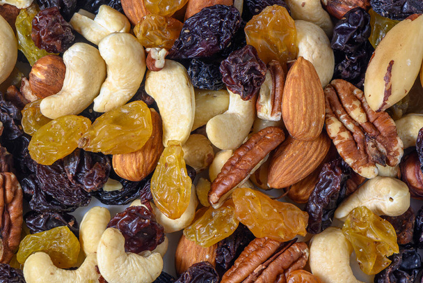 mélange de noix et de fruits secs complété par des vitamines et oligo-éléments 7 - Photo, image
