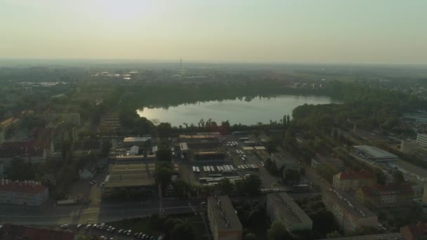 Прекрасный панорамный пруд Камионка Пьяст Ополе Вид с воздуха Польша. Высококачественные 4k кадры - Кадры, видео