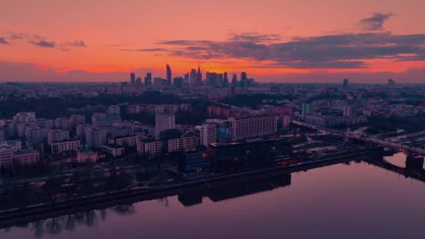Varsovan ilmapanoraama, Puola
 - Materiaali, video