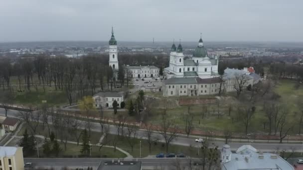 Hermosa Panorama Hill Basilica Chelm Vista aérea Polonia. Imágenes de alta calidad 4k - Metraje, vídeo