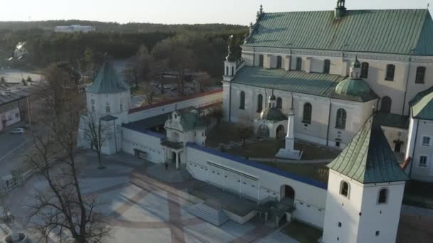 Hermoso monasterio Lezajsk Vista aérea Polonia. Imágenes de alta calidad 4k - Metraje, vídeo