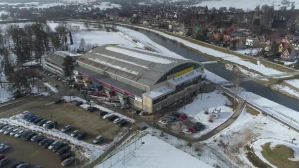 Schöne Eishalle Nowy Targ Luftaufnahme Polen. Hochwertiges 4k Filmmaterial - Filmmaterial, Video