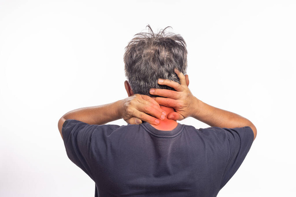 Bolest krku u starších mužů v důsledku cervikální spondylozy. - Fotografie, Obrázek