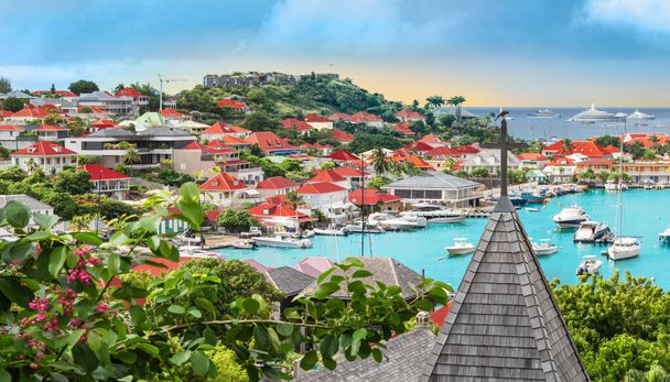 Vista do porto de Gustavia, Saint Barthelemy. Luxo, viagem e férias no Caribe. - Foto, Imagem