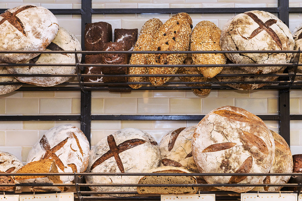 bread on the shelves - Φωτογραφία, εικόνα