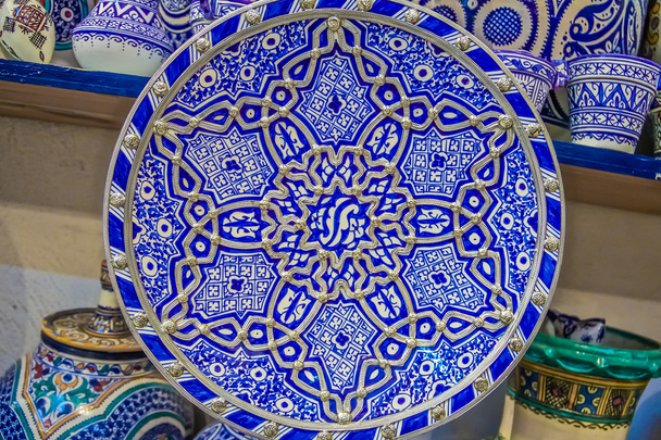 Placa marroquí pintada a mano
 - Foto, Imagen