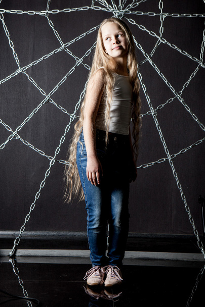 krásná holčička s dlouhými blonďatými vlasy - Fotografie, Obrázek