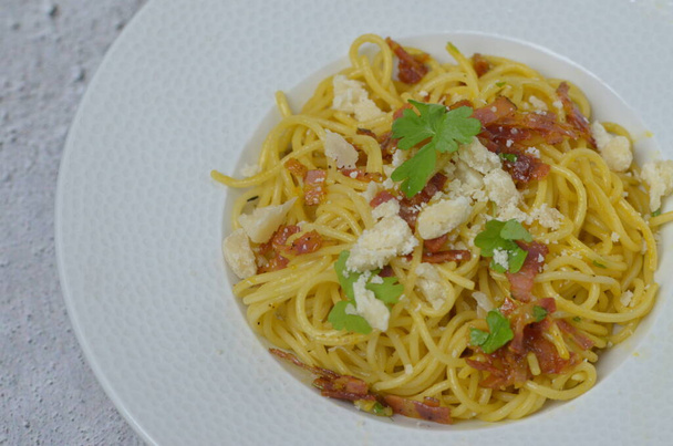 spaghetti bolognaise au fromage et sauce tomate, close - up - Photo, image