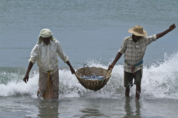 Traditional fishermen in Uppuveli beach, Sri Lanka - 写真・画像