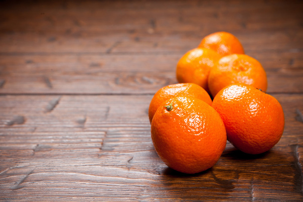 Tangerines on wooden table - Foto, imagen