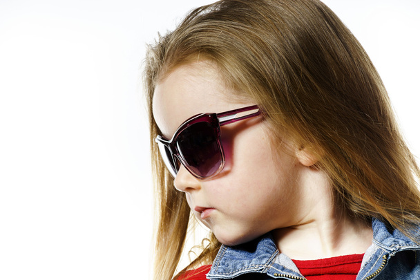 Cute little girl posing in mother's sunglasses, childhood concep - Φωτογραφία, εικόνα