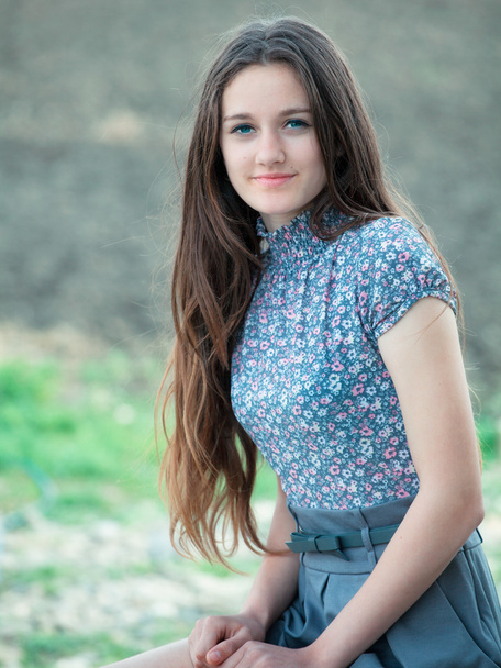 Teenage girl outdoor portrait - Φωτογραφία, εικόνα