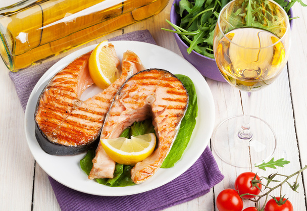 Grilled salmon and white wine - Photo, Image