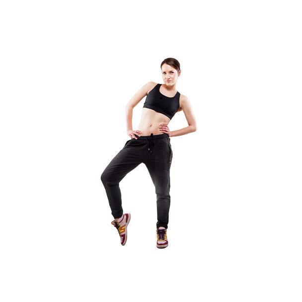 bailarina de estilo moderno posando pierna hodling en fondo de estudio
 - Foto, imagen