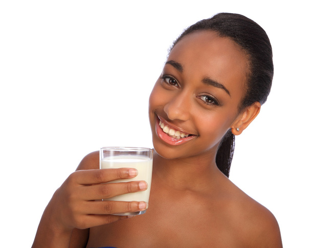 Beautiful African American girl drinking milk - Valokuva, kuva