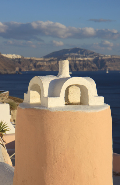 Typowy komin w Santorini - Zdjęcie, obraz