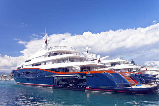 Mega super yacht attraccati in porto
 - Foto, immagini