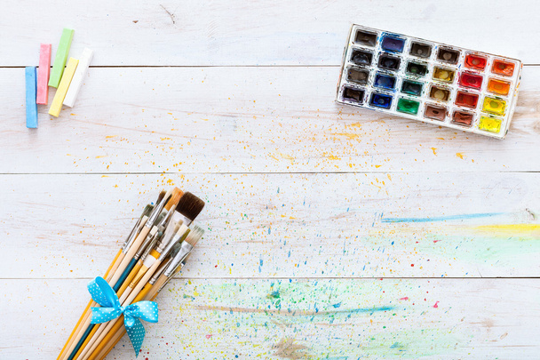 Artist brushes and paints - Фото, изображение