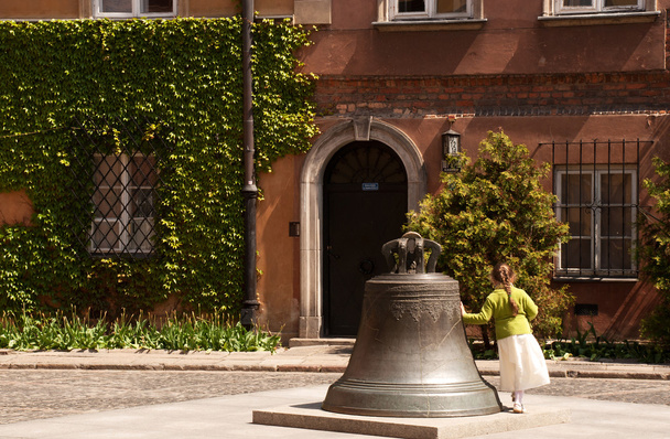 Warsaw Old Town-Bell in the Kanonia Square. - Fotografie, Obrázek