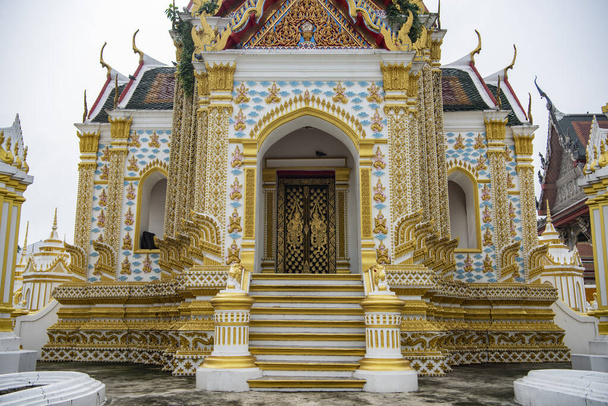 Wat Klang Bang Kaeo em Tambon Nakhon Chaisi Village perto da cidade e província Nakhon Pathom na Tailândia em novembro 11, 2023. - Fotografia, imagem
