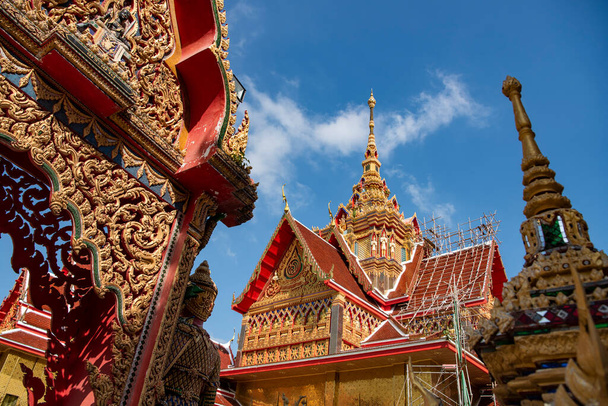 Wat Phai Lom w mieście i prowincji Nakhon Pathom w Tajlandii. Tajlandia, Nakhon Pathom, 13 listopada 2023 r. - Zdjęcie, obraz