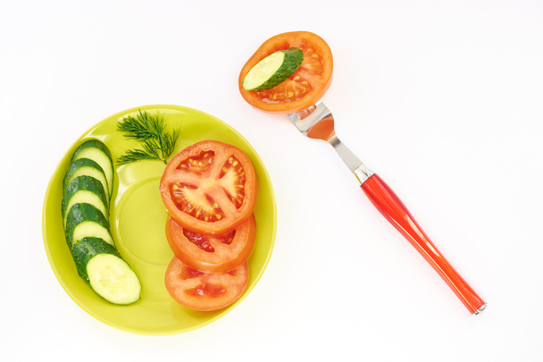 Okurka a rajčata v zelené desky - Fotografie, Obrázek