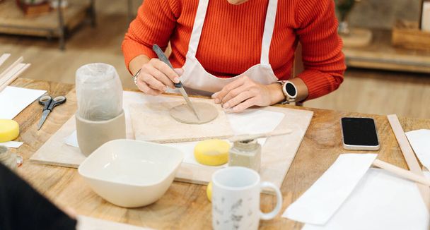 Clay Artistry: Female Friends Crafting Vases - Fotografie, Obrázek