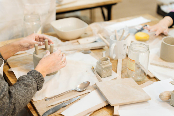 Clay Workshop: Středověké přátelé řemeslné keramiky - Fotografie, Obrázek
