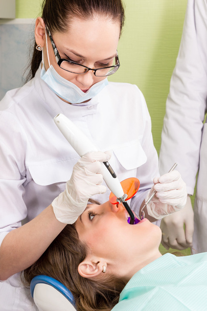 Doctor dentist puts filling - Fotó, kép